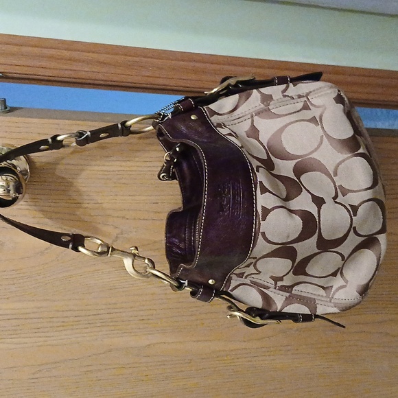 Coach Handbag - Picture 2 of 6